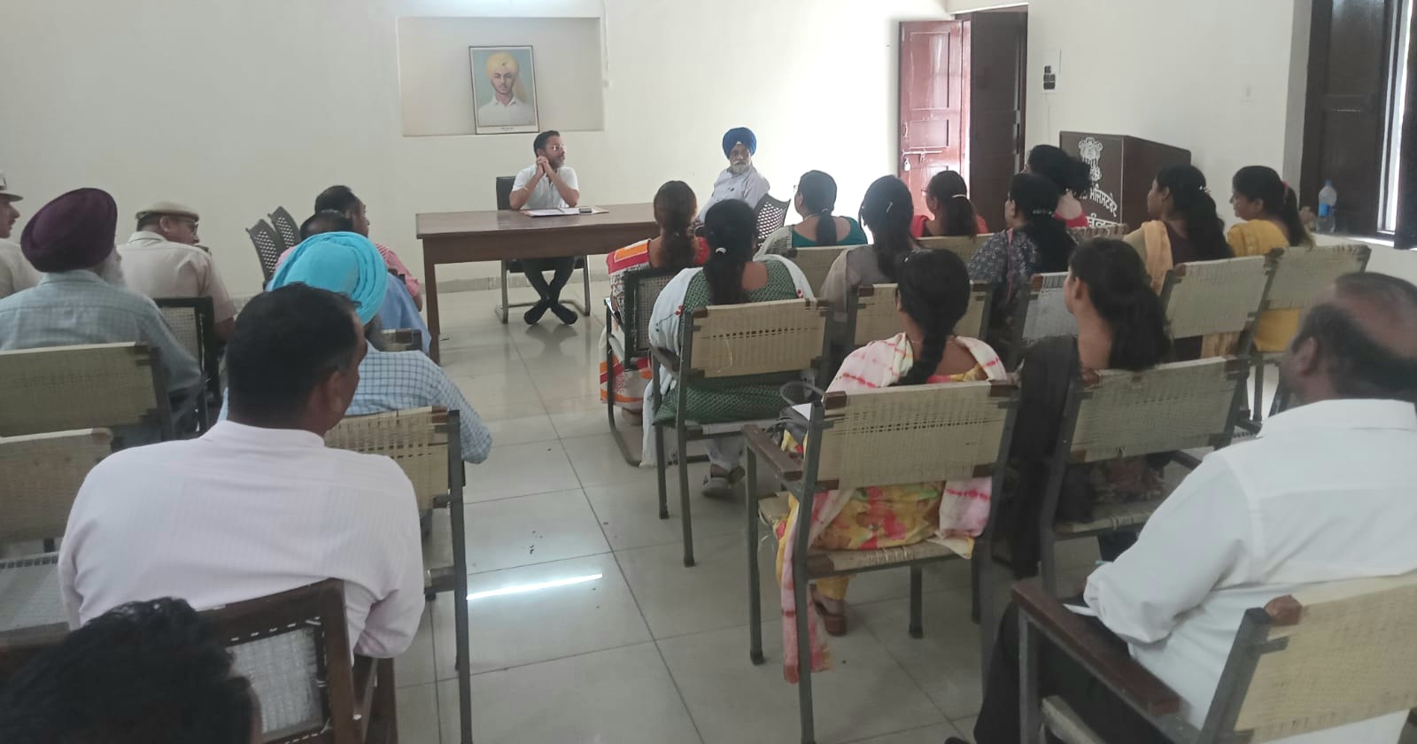 SDM Garhshankar held a special meeting under the Safe School Vehicle Policy